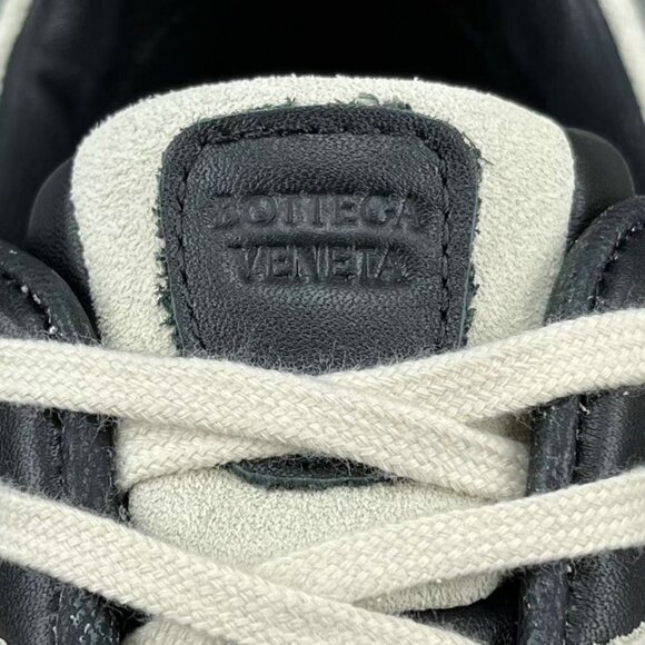 Bottega Veneta Orbit Flash Sneaker Sea Salt/Black In Suede - Picture 2 of 7